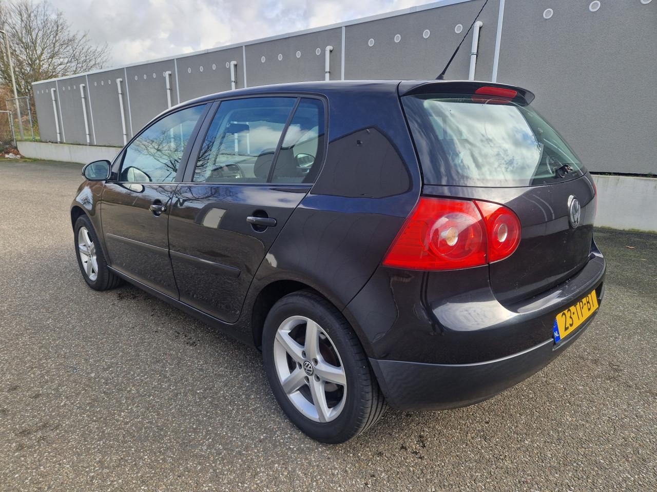 Volkswagen Golf 1.6 FSI Optive 2