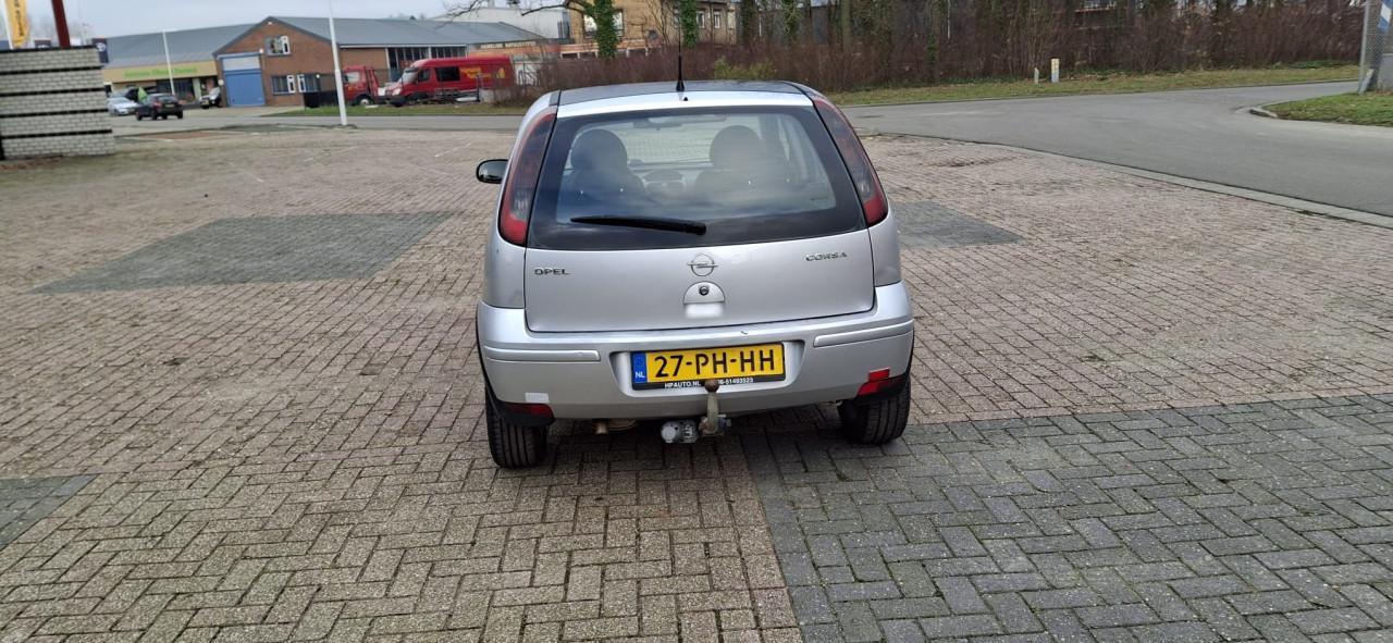 Opel corsa bj 2004  1250 euro