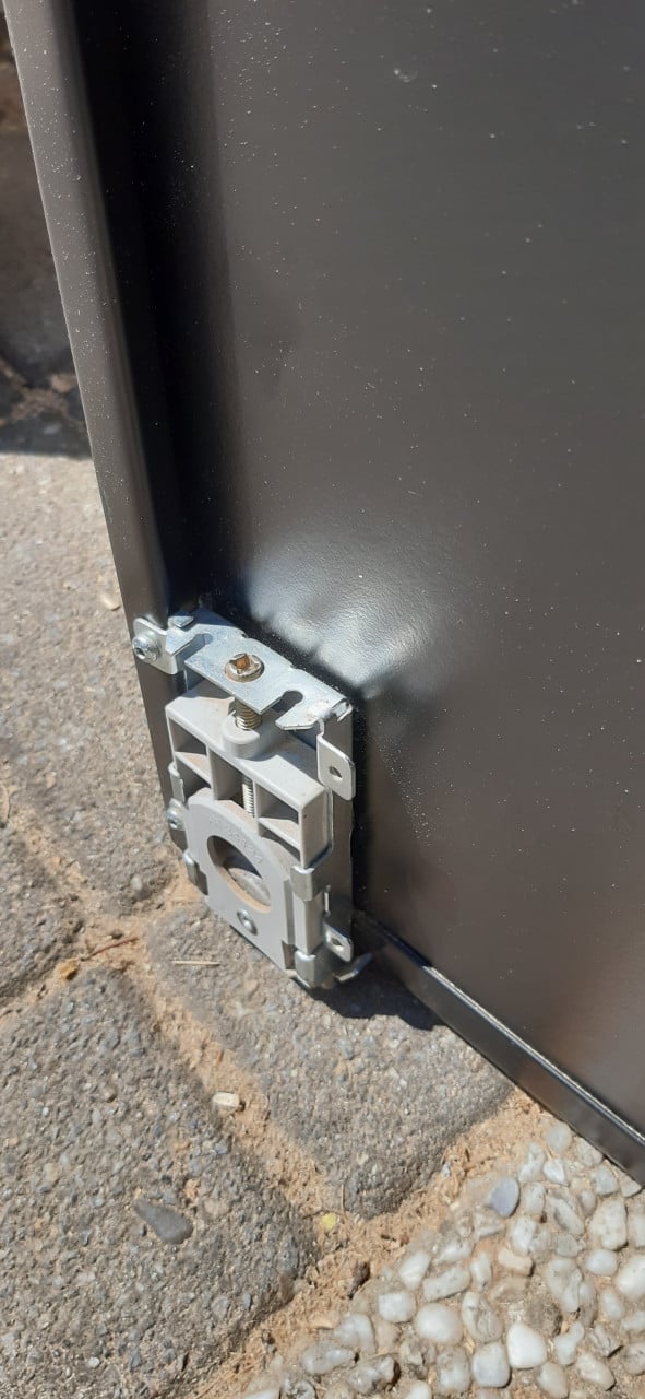 Twee kast schuifdeuren.