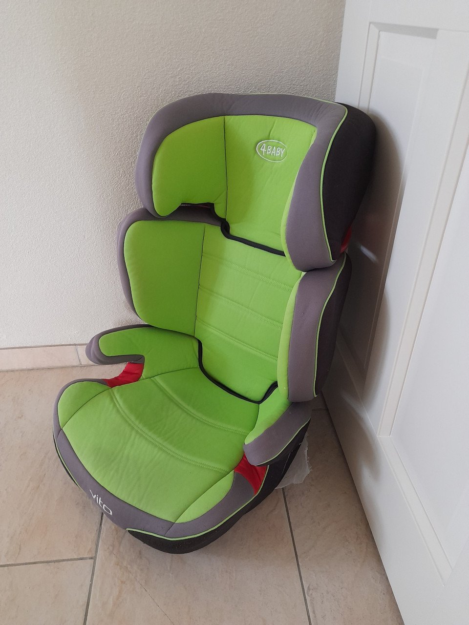 Autostoel ( 9 / 18 kg ) in goede schone staat )