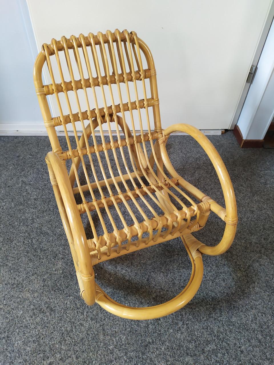 Vintage, rotan kinderschommelstoeltje