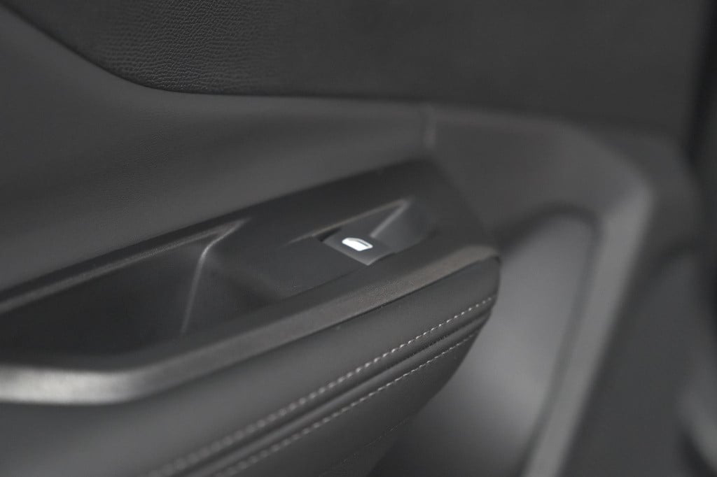 Peugeot 408 1.2 hybrid 136 e-dsc6 allure | 360 camera | navigatie | parkeer