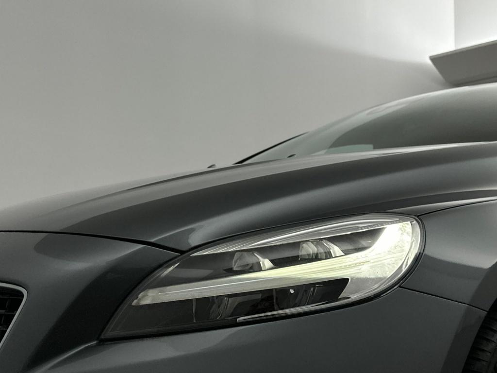 Volvo V40 t3 153pk aut6 polar+ sport| panodak| camera| h&k sound| trekhaak
