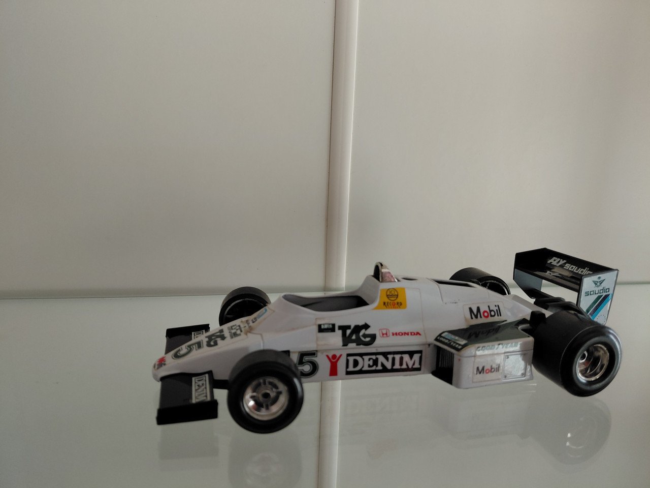 Formule 1auto's  Burago schaal 1:24 6 stuks