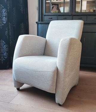 Twee fraaie zilvergrijze fauteuils