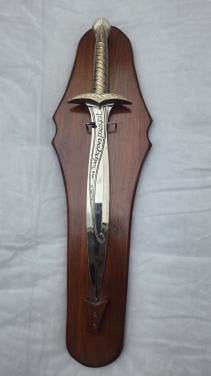 Lord of the Rings Sting Zwaard met Houten Plaque