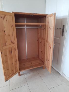 Massief houten Linnenkast   75 x 52 x 136H (in goede staat )