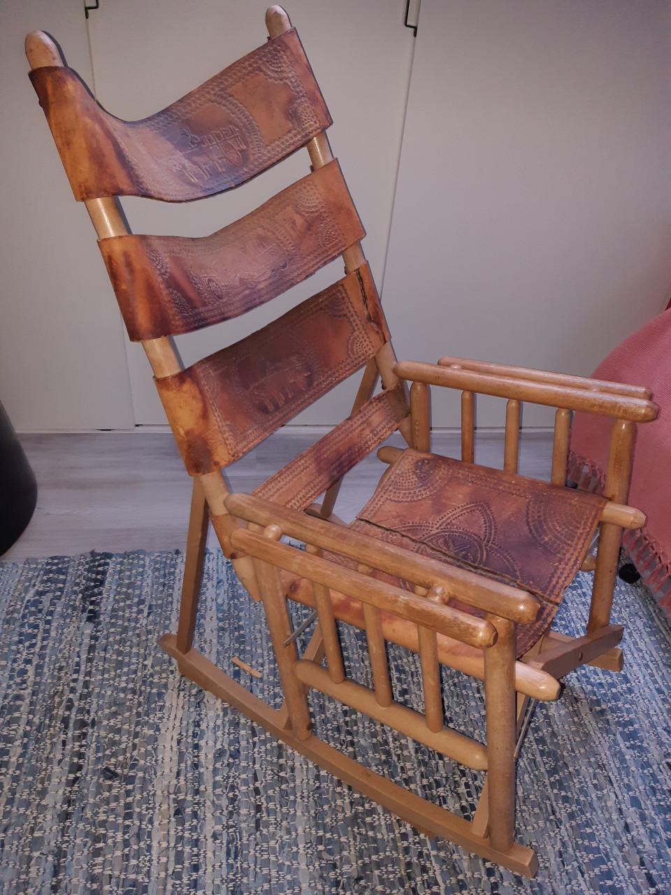 Te koop in Vlissingen oude schommelstoel uit Costa Rica