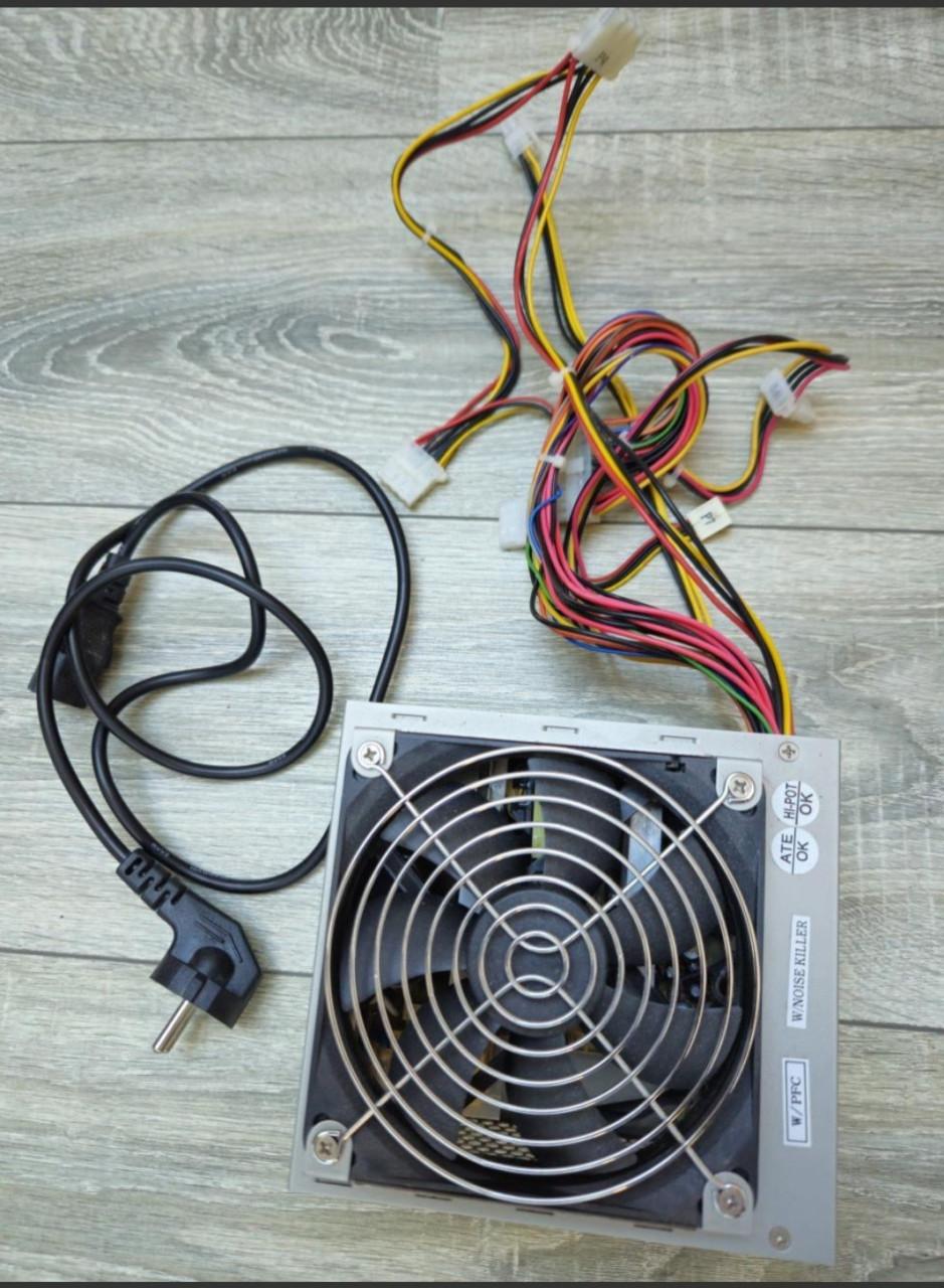 Voeding 280 watt pfc  280 W pc voeding.