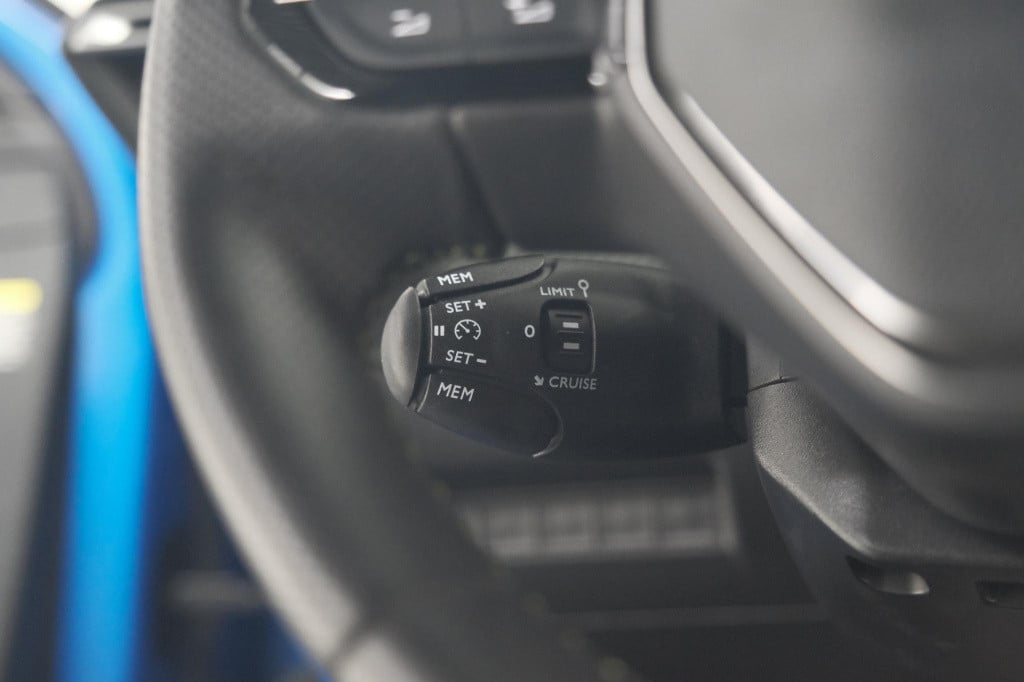 Peugeot 208 puretech 100 gt | camera | apple carplay | parkeersensoren
