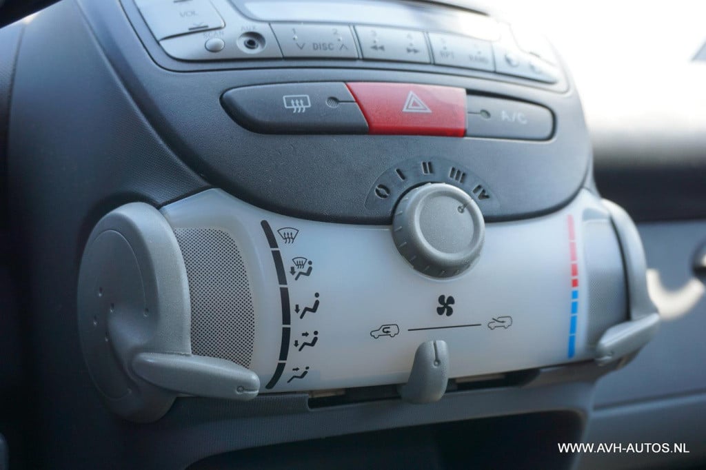 Toyota Aygo 1.0-12v sport
