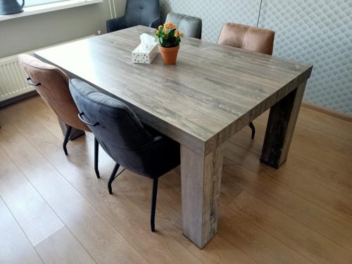 Eetkamertafel 102cm x 164cm