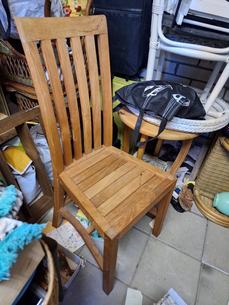 Leuke houten stoel