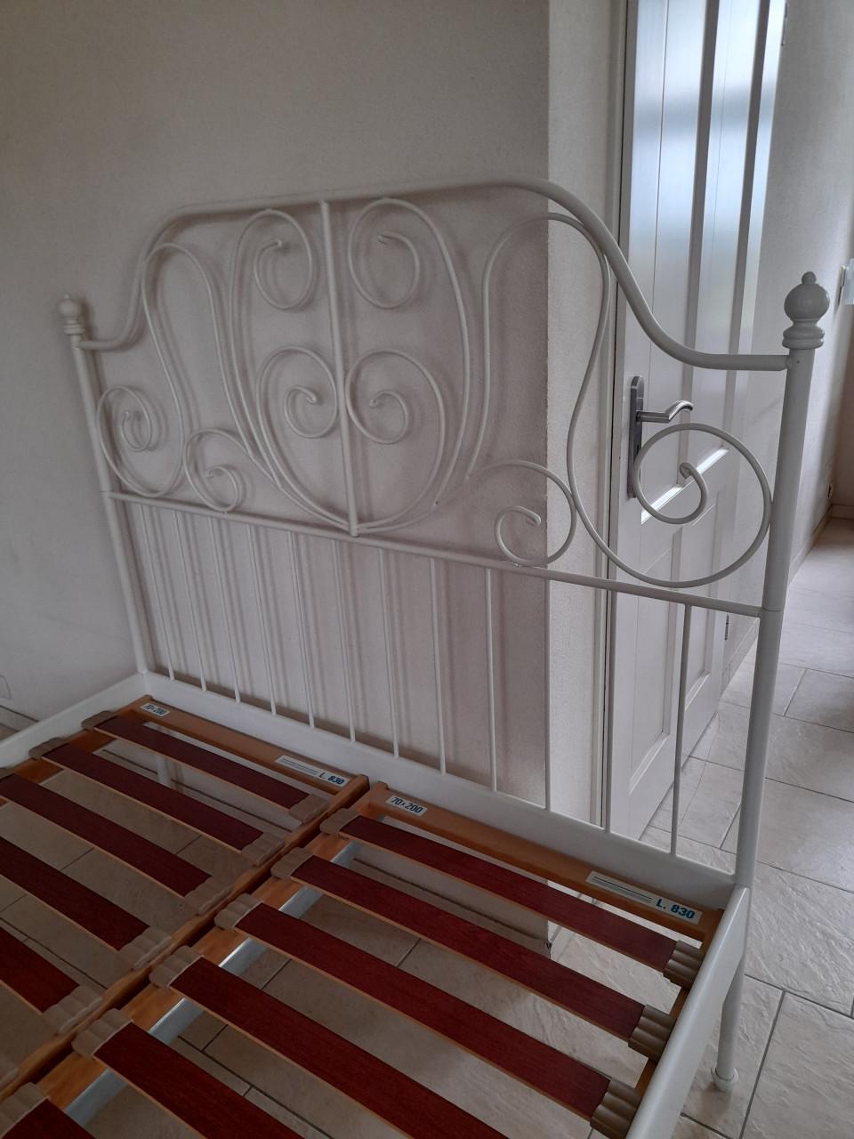 Metalen Bed 140 x 200 (in goede staat )