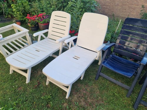 2 tuinstoelen 2 ligstoelen kunststof verstelbaar inklapbaar ligbed
