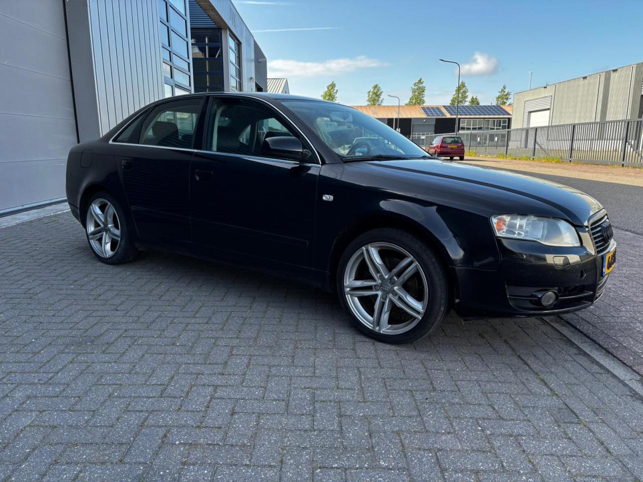 Audi A4 limousine 1.8 20vt automaat!