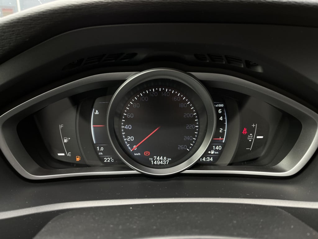 Volvo V40 2.0 t3 momentum | cruise | lmv 17'' | navi