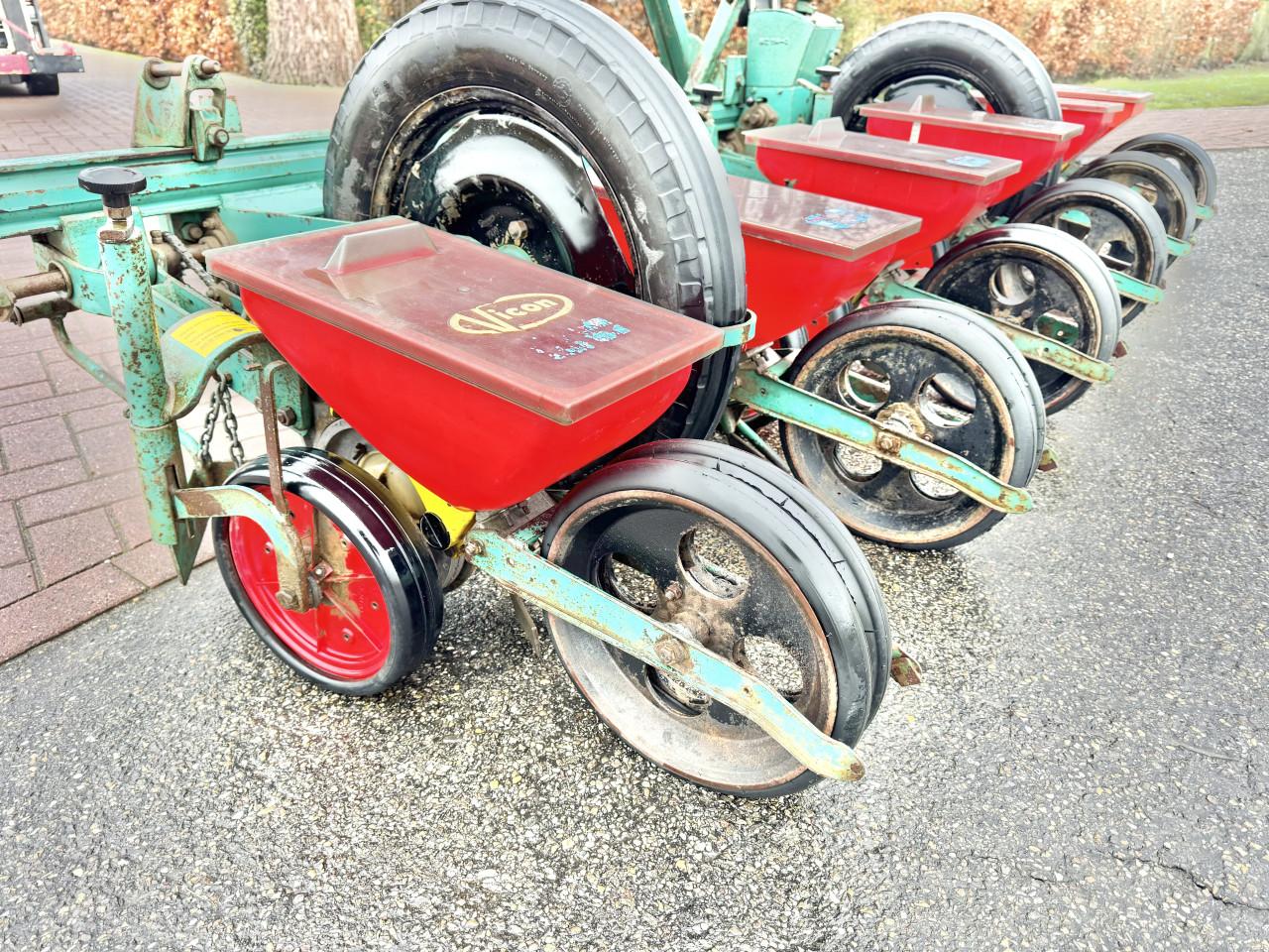 Vicon 6 rijer bietenzaaier 6x50cm