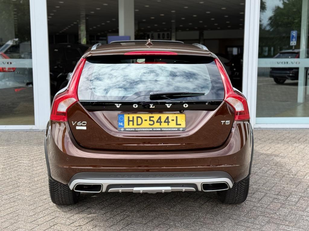 Volvo V60 cross country t5 245pk summum| opendak| trekhaak| adap.cruise| ca