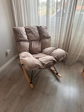 Luxe schommelstoel taupe/beige – heerlijk zacht en comfortabel