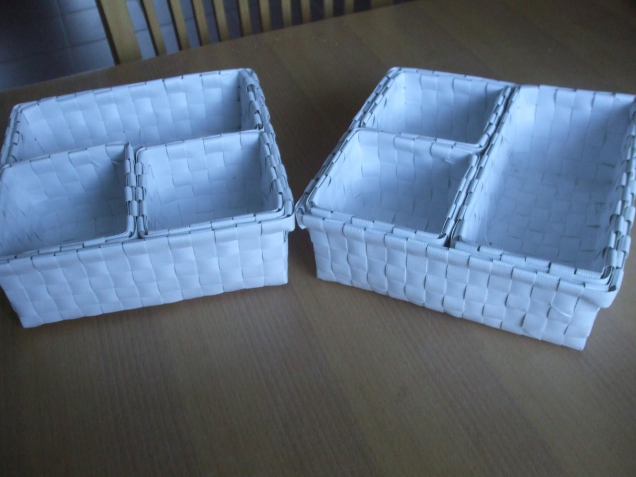 Te koop 2 x set witte mandjes.(nieuw).