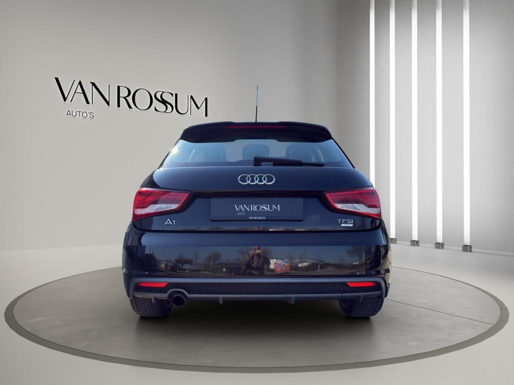 Audi A1 Sportback 1.0 tfsi s-line exterieur 5drs | navigatie | 17"| airco |