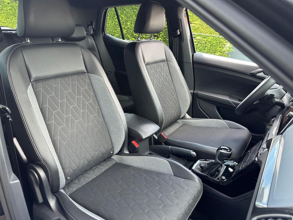 Volkswagen T-cross 1.0 tsi 115pk dsg goal | trekhaak | 4-season | navi | st