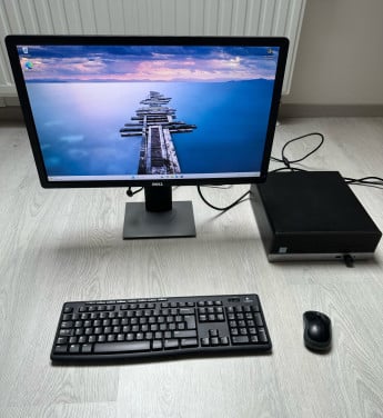 Complete set HP desktop / WINDOWS 11 / Geen koeriersdiensten !!!