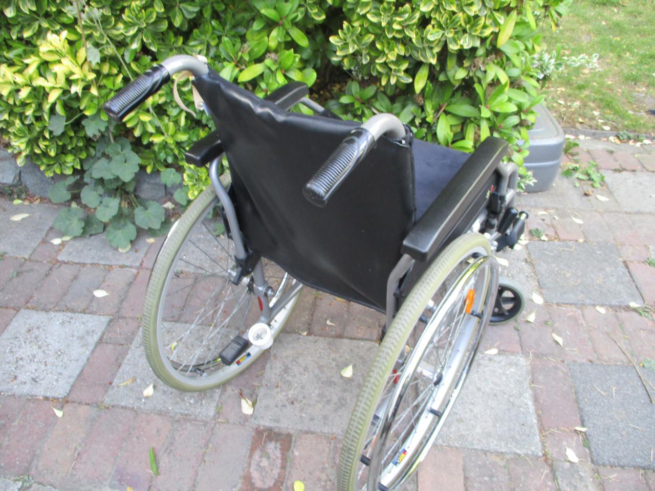 Degelijke rolstoel met wigkussen te koop