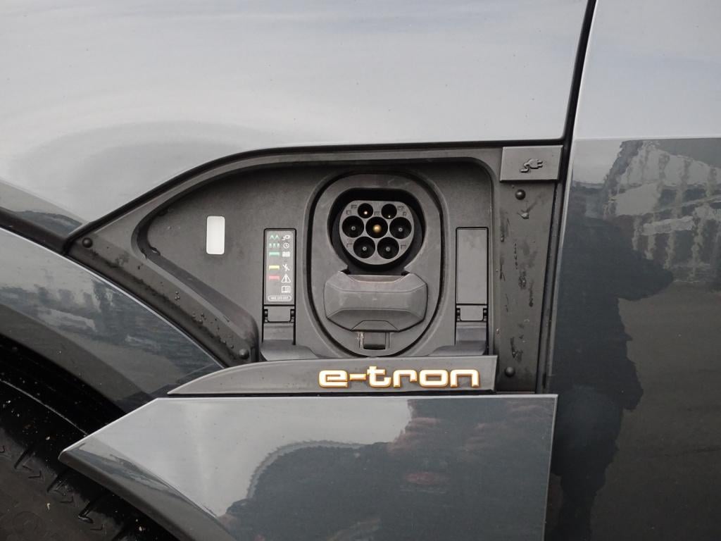 Audi E-tron e-tron 50 quattro launch edition plus 71 kwh | pano | trekhaak 