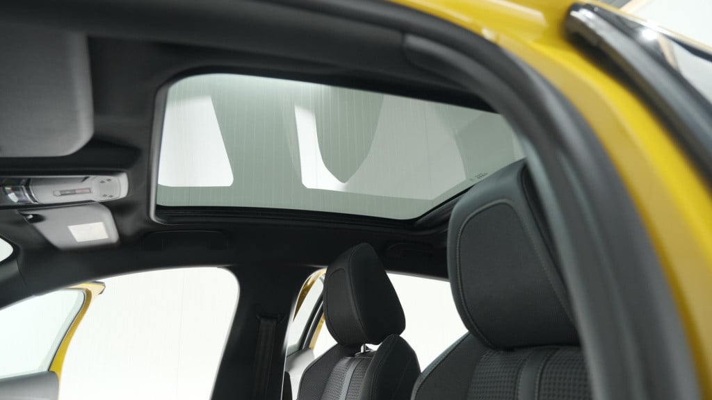 Peugeot 208 puretech 100 eat8 gt-line | trekhaak | adaptieve cruise control