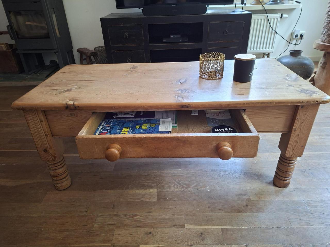 Antiek grenen salontafel