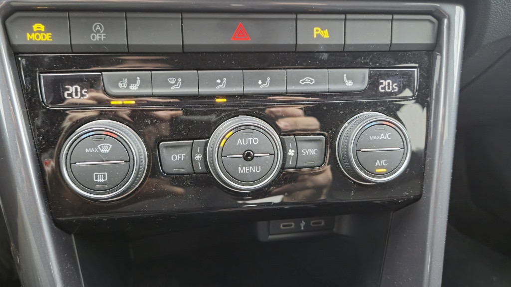 Volkswagen T-roc 1.5 tsi sport*acc*clima*navi*camera*blind spot*virtual*18 
