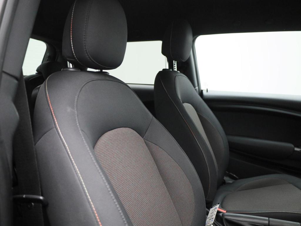 Mini 3-deurs 1.5 cooper essential | navigatie | black pakket | parkeer sens