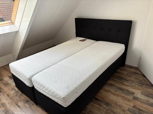 Tweepersoons boxspring + matrassen 200 x 140