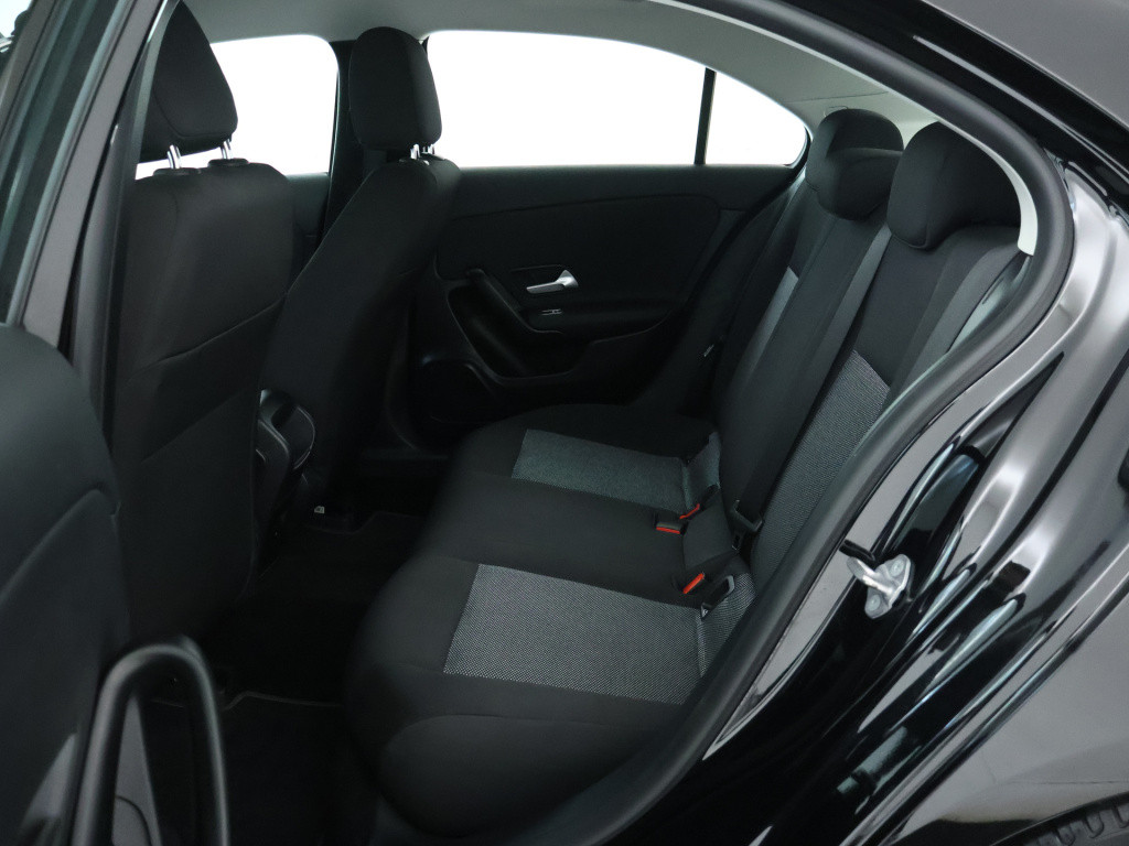 Mercedes-Benz A-Klasse 180 business solution | trekhaak | cruise control | 