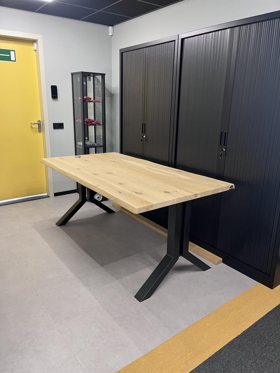 Authentieke houten tafel