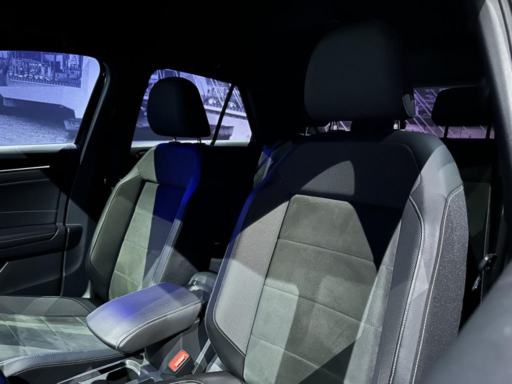 Volkswagen T-roc 1.5 tsi r-line *winterpack*keyless*achtercamera*trekhaak*
