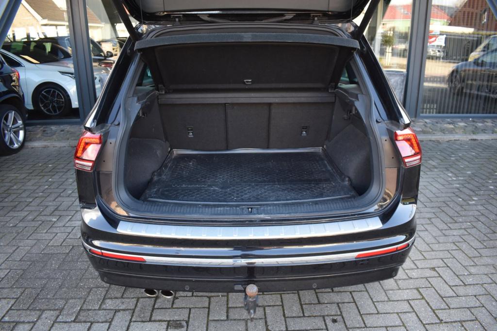 Volkswagen Tiguan 1.5 tsi act highline r-line | trekhaak | panoramadak | dy