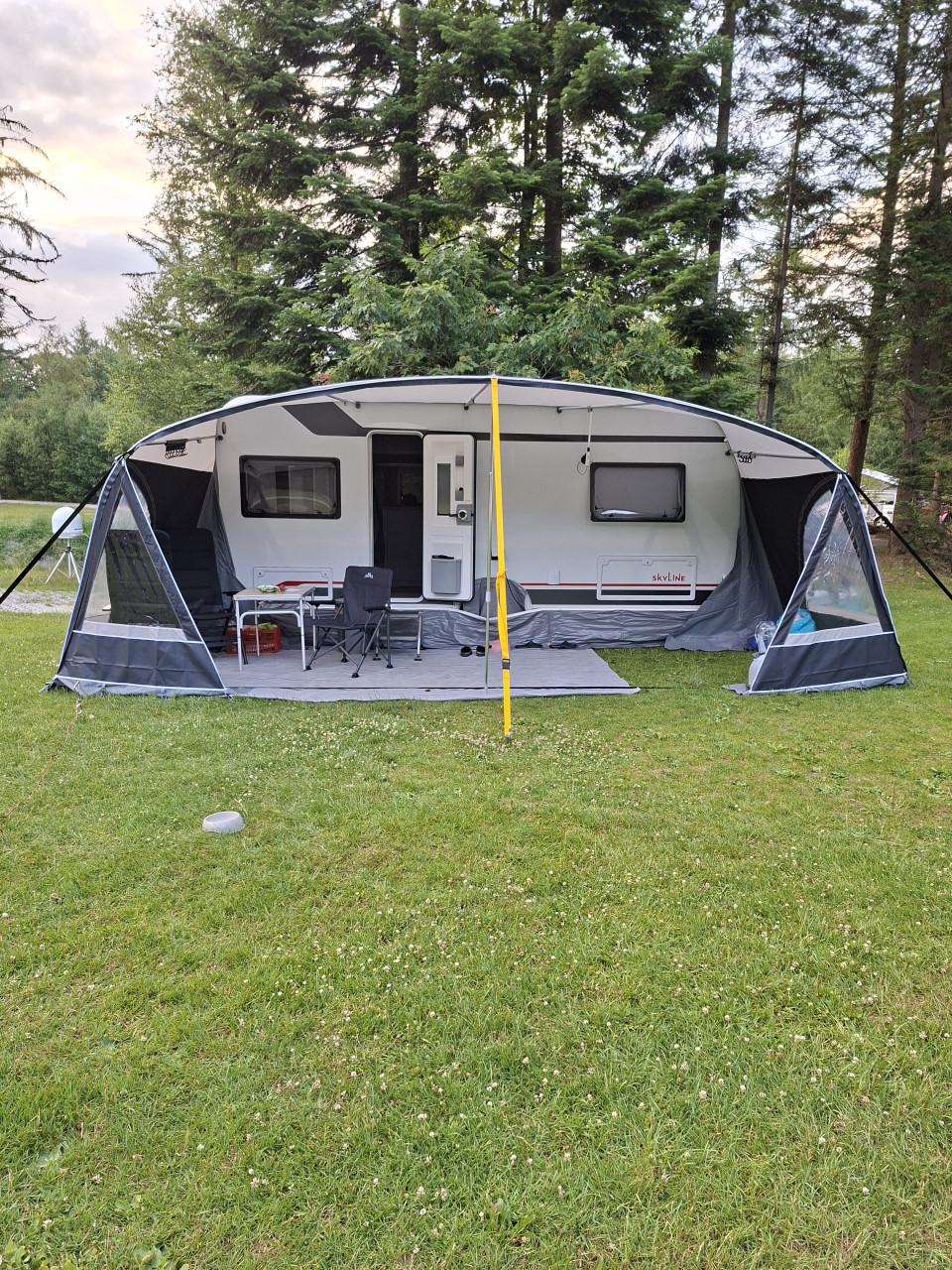 Te koop caravan luifel Dorema mondial maat 14 plus een set sunwings.