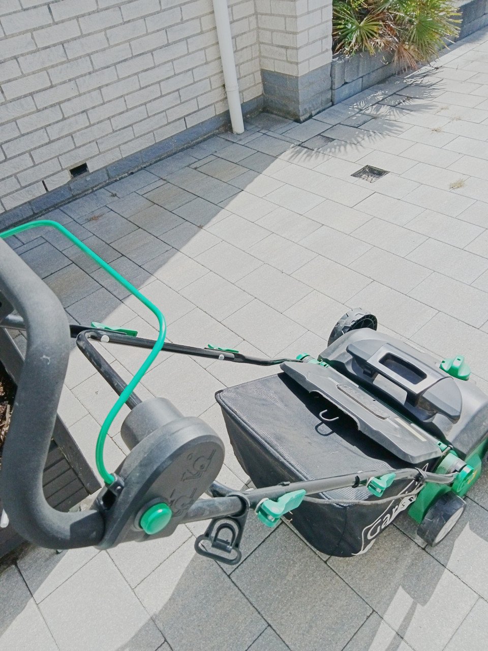 Verticuteer machine