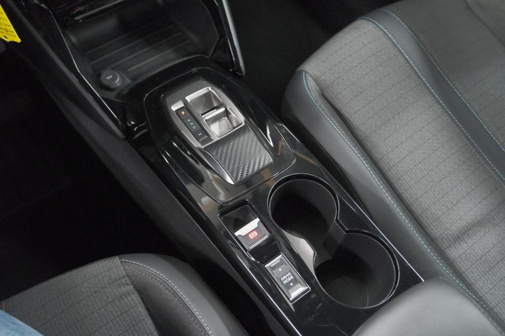 Peugeot 2008 puretech 130 eat8 allure pack | camera | apple carplay | parke
