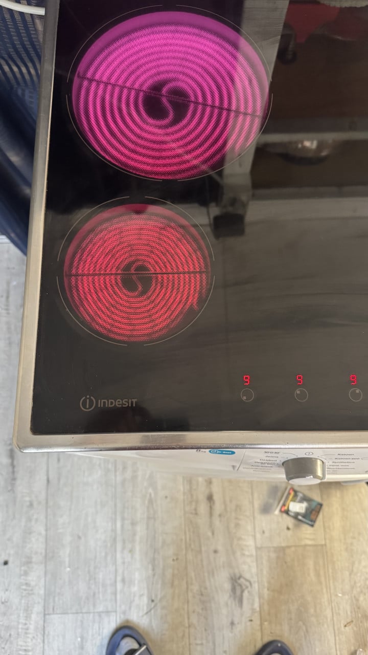 Indesit kookplaat (230V)