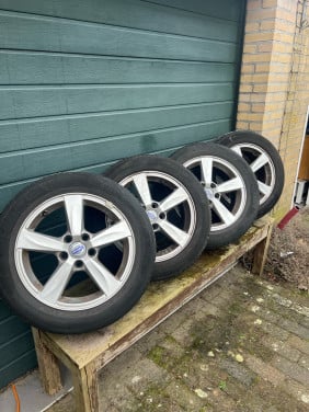 VOLVO velgen met zomerbanden