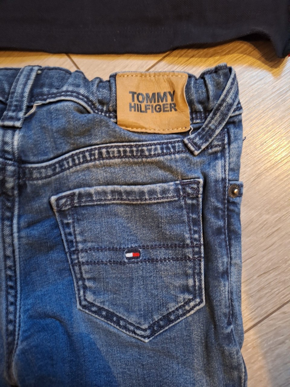 Poloshirt en jeans Tommy Hilfiger 104 als nieuw