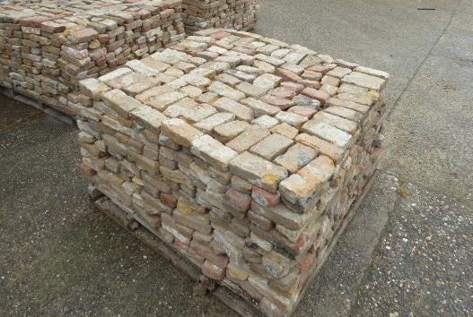 Oude metstelstenen