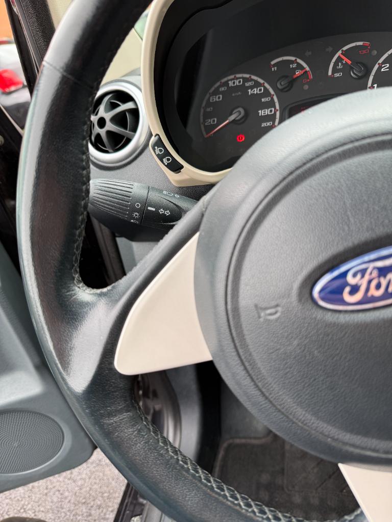 Ford KA 1.2 - titanium - airco