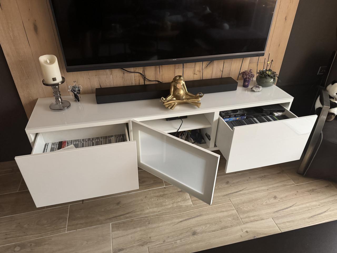 Wit Hangend wandmeubel