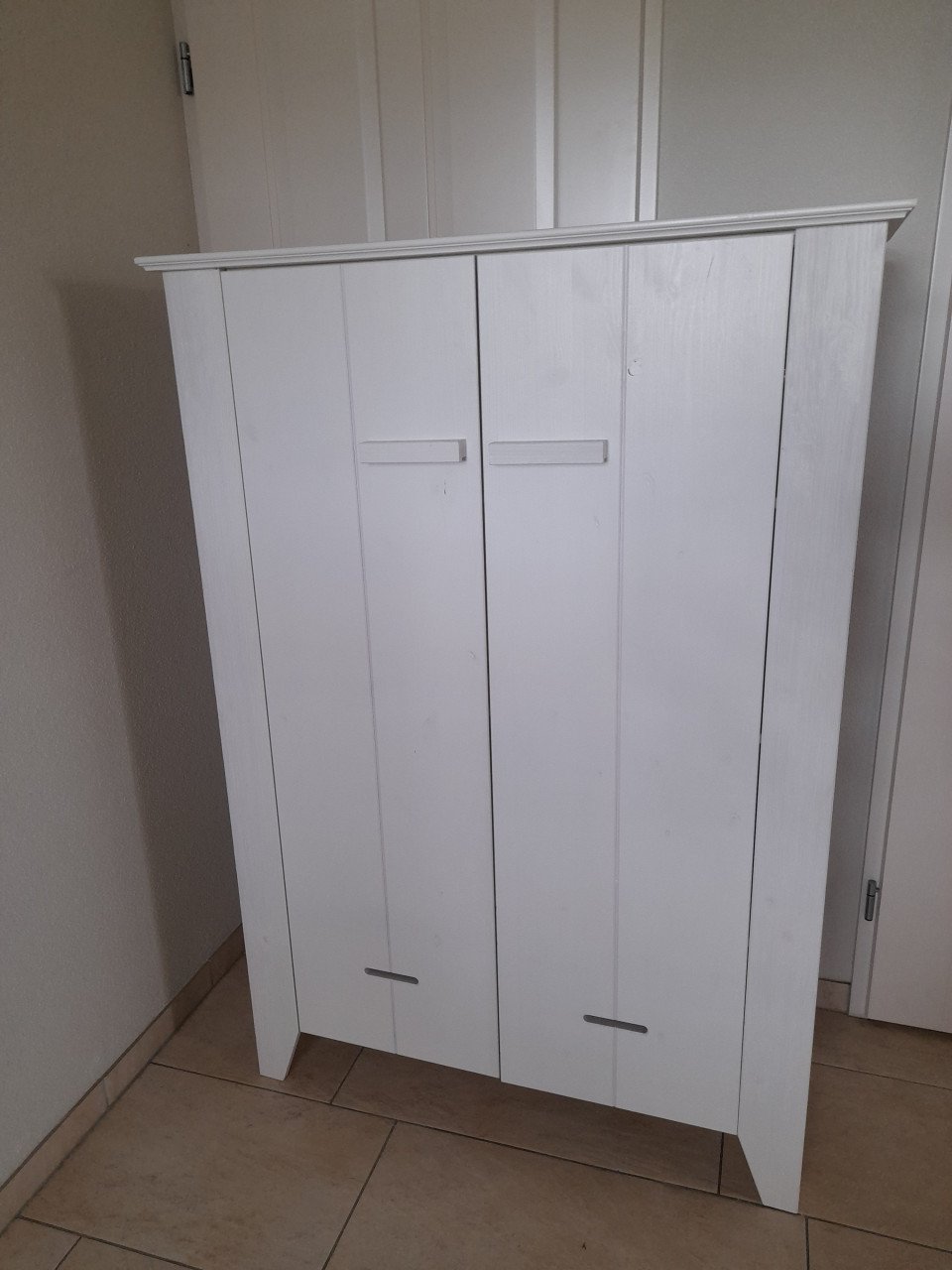 Prachtige stevige massief houten kast 100 x 37 x 142H (in goede staat )