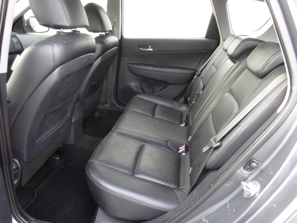 Hyundai I 30 cw 1.6i blue dynamic leder / climate control / lm velgen
